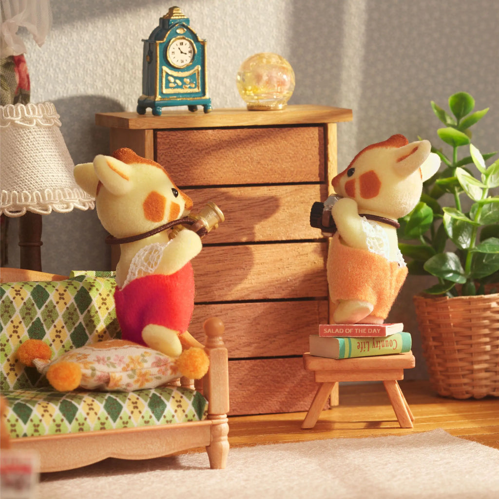 Sylvanian Families Highbranch Giraffe Family - TOYBOX Toy Shop